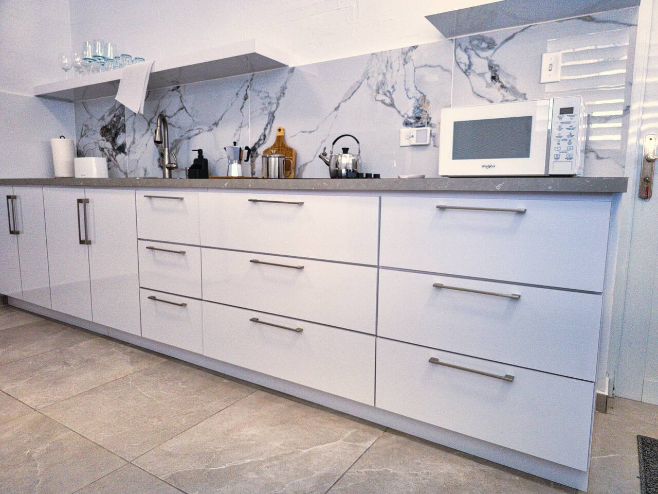 king-bed-or-beach-airport-and-golf-or-ramey-base-stay/