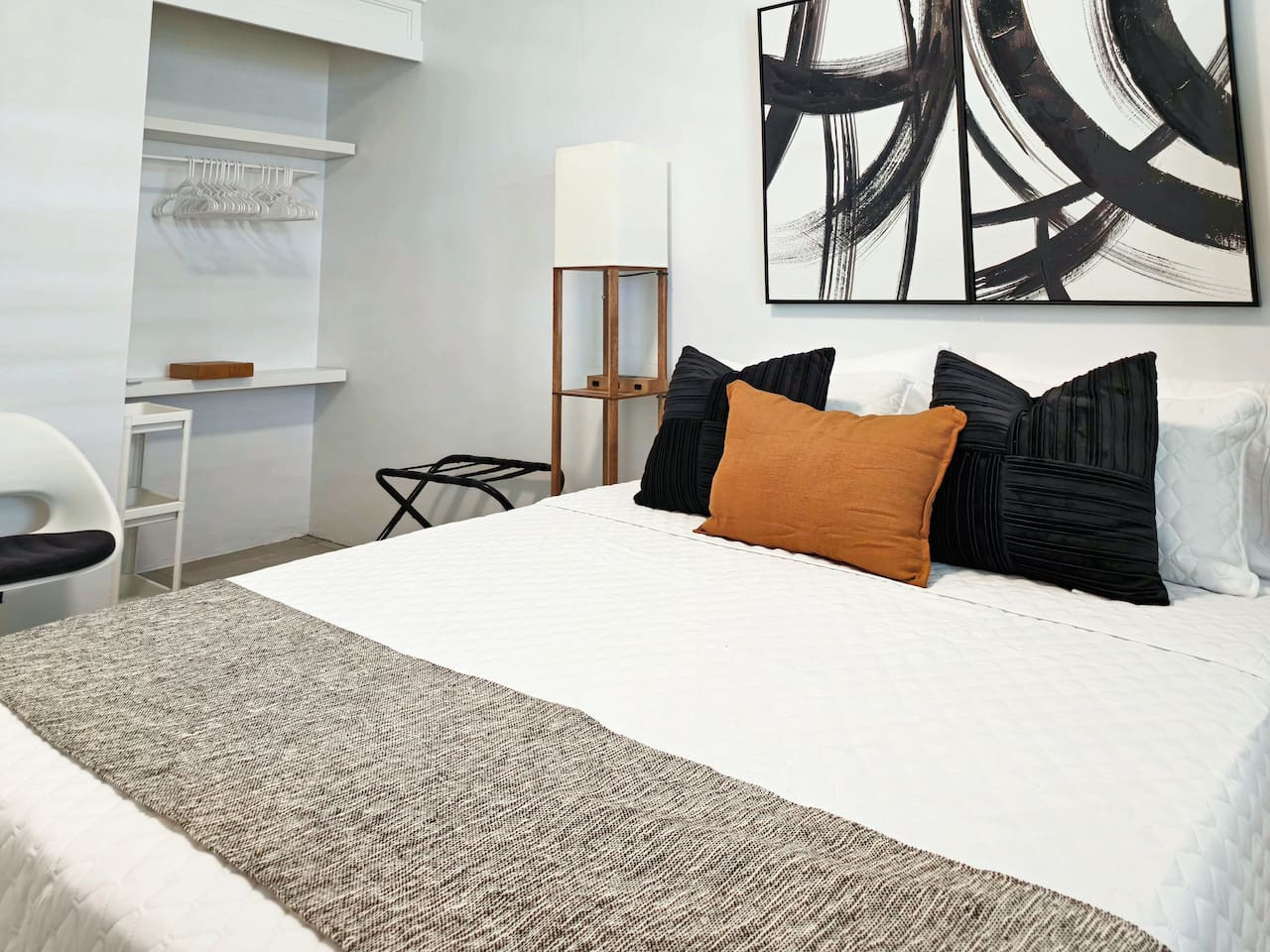 king-bed-or-beach-airport-and-golf-or-ramey-base-stay/