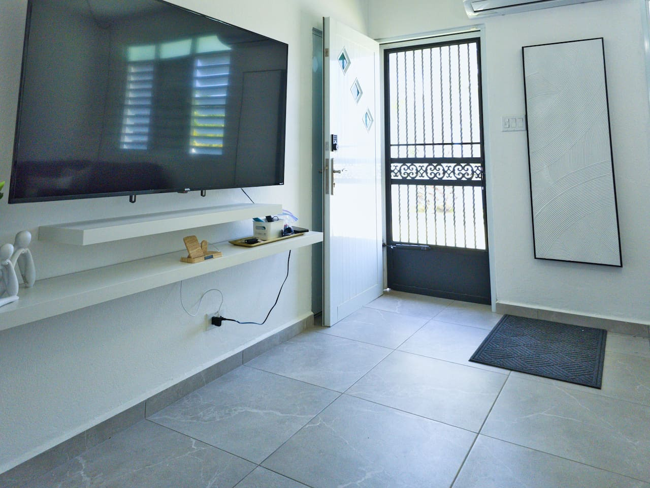 king-bed-or-beach-airport-and-golf-or-ramey-base-stay/