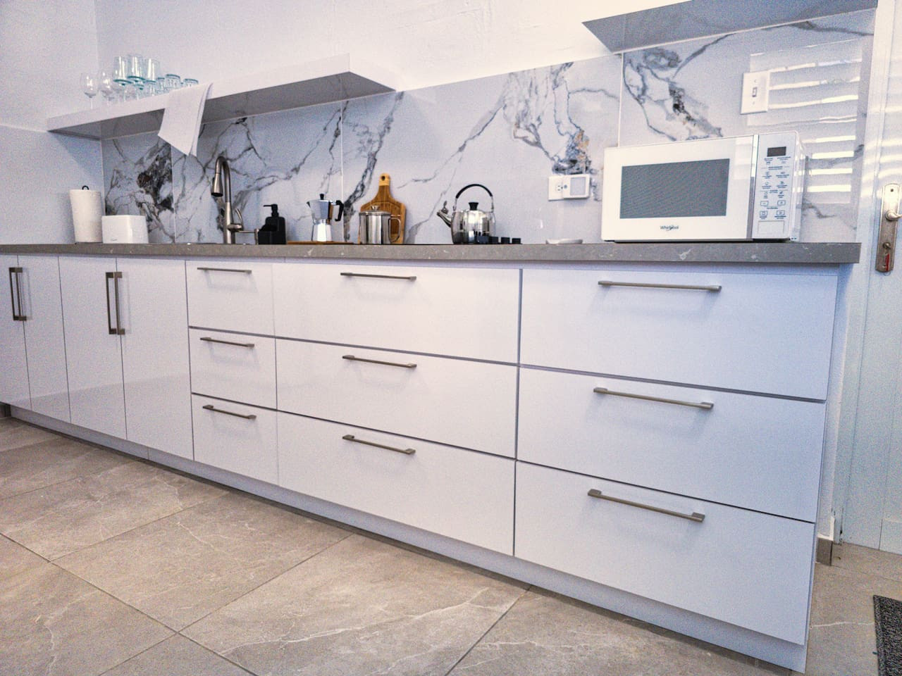 king-bed-or-beach-airport-and-golf-or-ramey-base-stay/