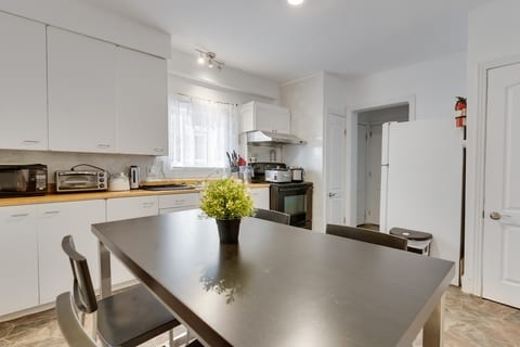 Whether you're a gourmet chef or a home cook, this kitchen is your canvas. Unleash your culinary passion and savor every moment in this inviting culinary space