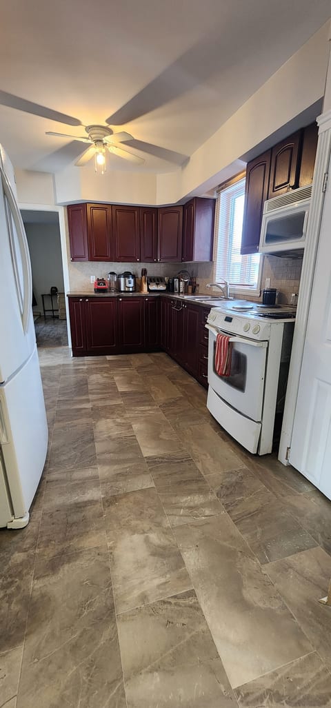 Spacious - Quiet, Great Area, Amenitie image 3