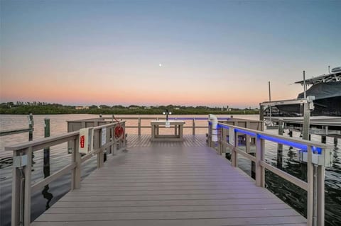 Steps to Beach-Heated Pool-Dock & Putting Green image 5