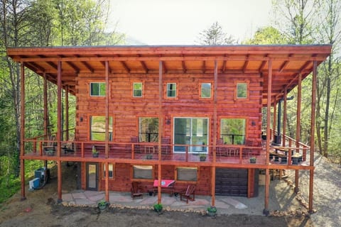 SkyView Smoky Mountain Lodge