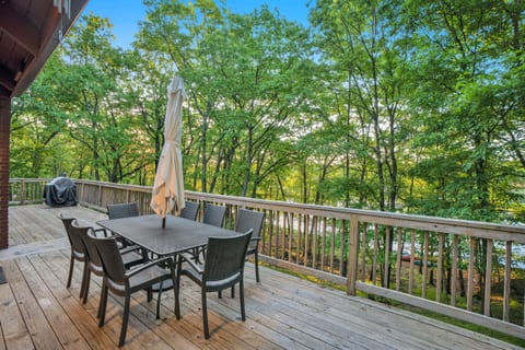 Book this Pocono lakefront home for serene outdoor dining with breathtaking views, perfect for your next getaway