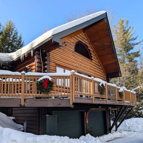 Your private winter Chalet—warm lights, easy access, and the perfect home base for a couples’ ski getaway. Quiet, tucked into the trees, and minutes to Sugarbush.