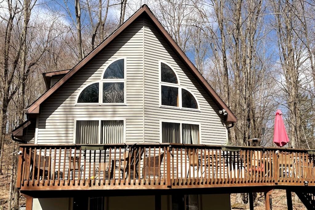 Lake Ariel Family Chalet