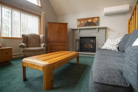 Lake Ariel Family Chalet
