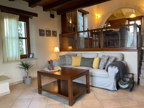 Fyllosia Villa by Cretanretreat.com