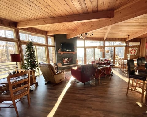 ShortStop Lodge Ski and Golf Retreat image 3