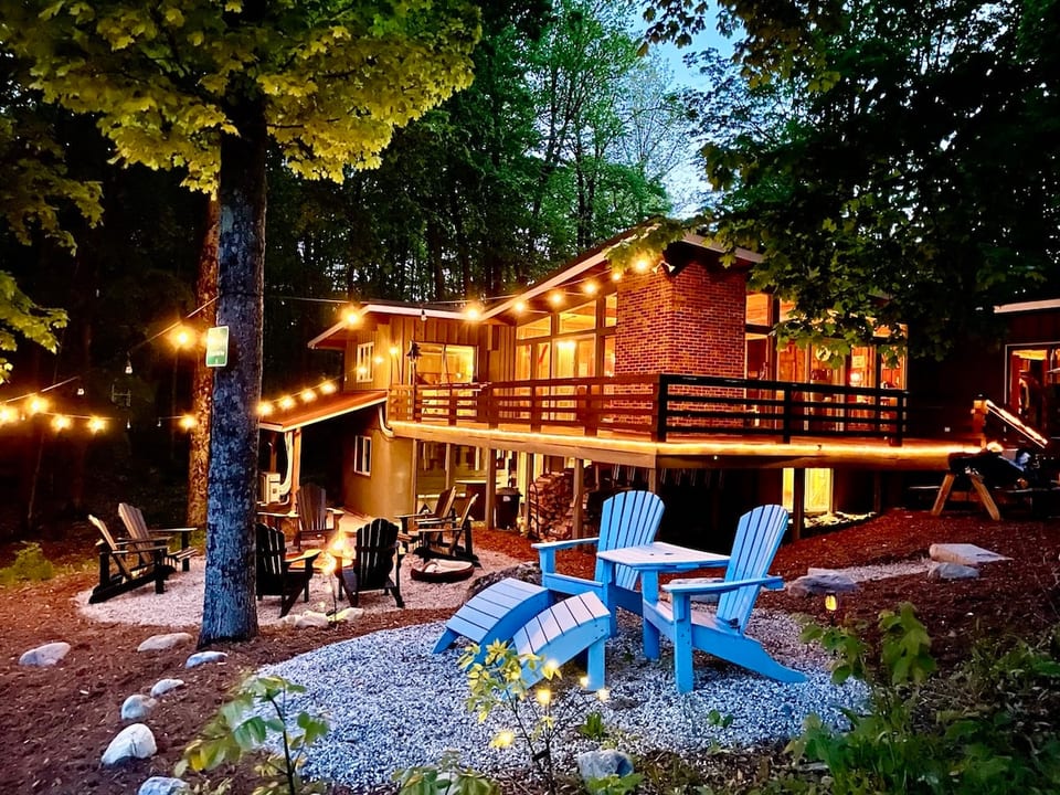 ShortStop Lodge Ski and Golf Retreat image 1