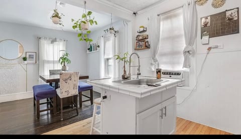 Modern Stay – 20 Mins to Times Square 