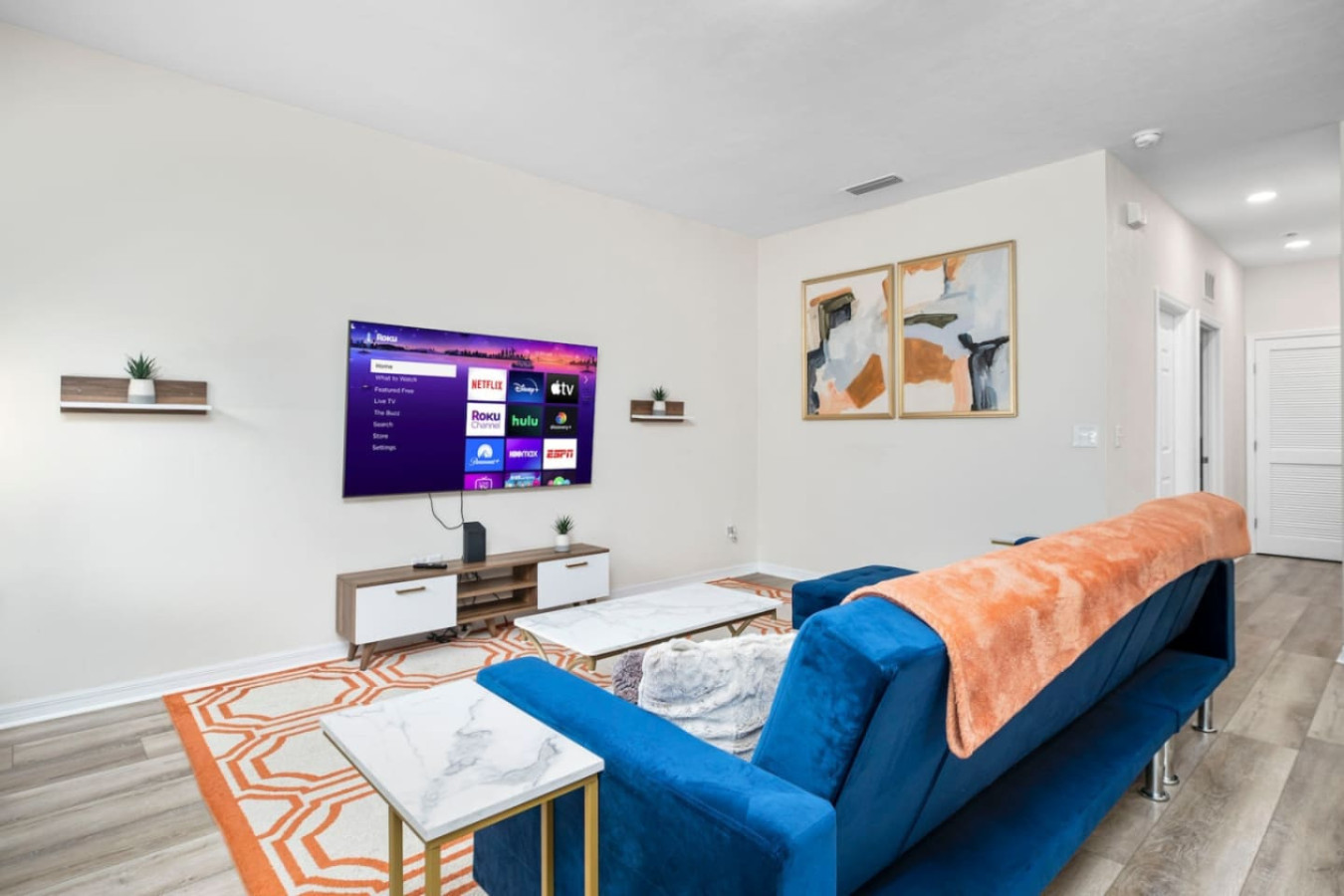 Walk to University & Restaurants |  Cozy Townhome