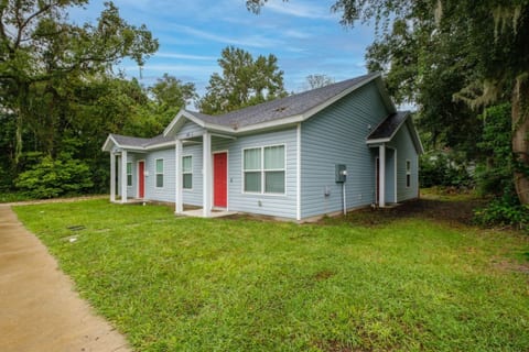 Walk to University & Restaurants | Cozy Townhome