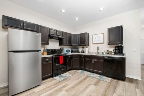 Beautiful Home | Walk to UF | Newly built