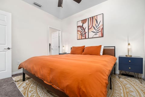 Beautiful Home | Walk to UF | Newly built