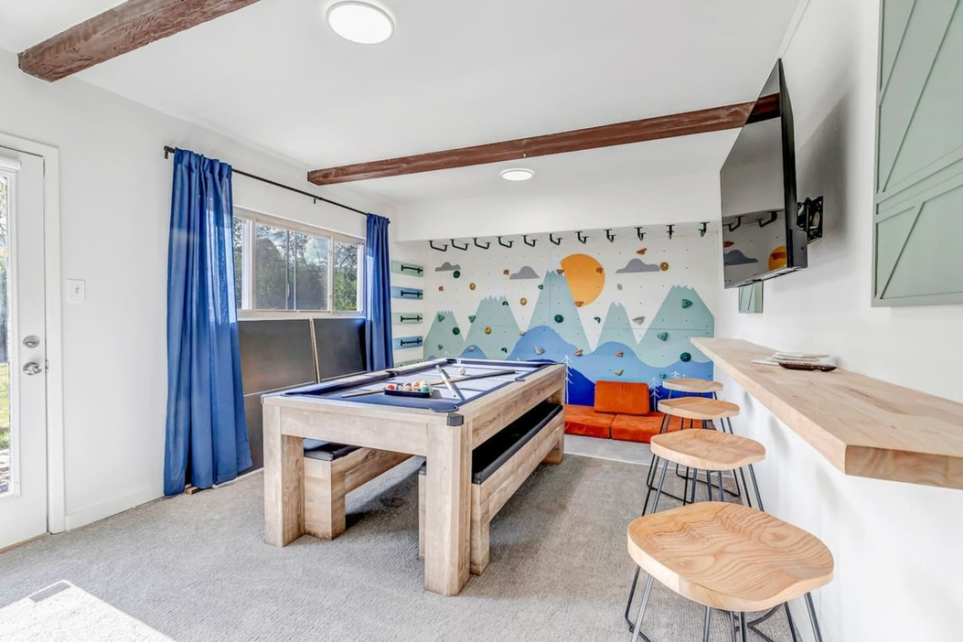 fire-pit-or-mini-golf-or-hottub-or-gameroom-or-family/