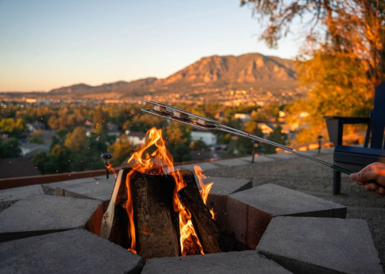 fire-pit-or-mini-golf-or-hottub-or-gameroom-or-family/