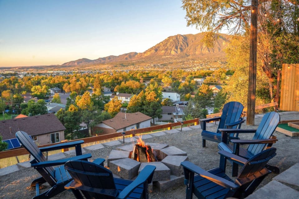 Fire-Pit | Mini-Golf | HotTub | GameRoom | Family - Colorado Springs