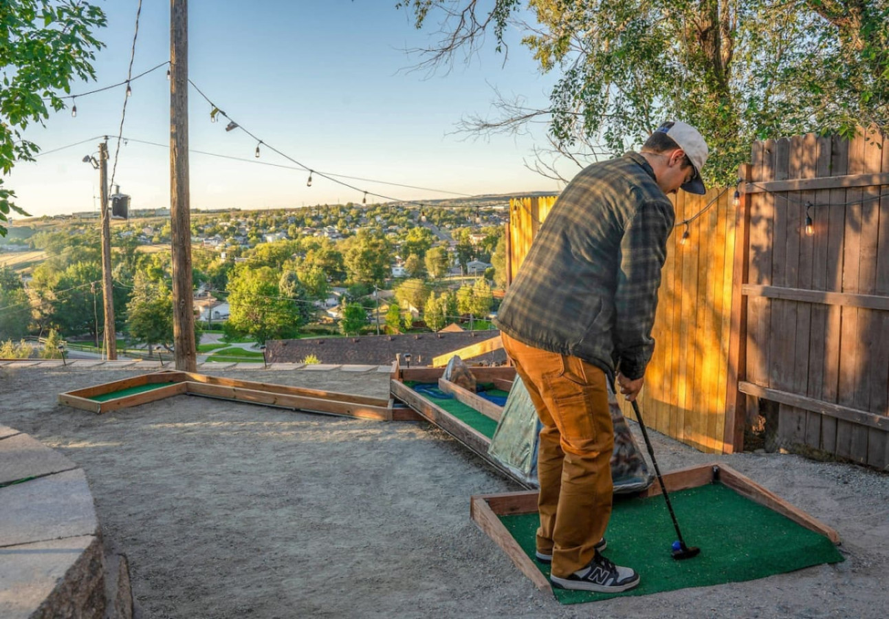 fire-pit-or-mini-golf-or-hottub-or-gameroom-or-family/