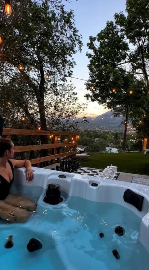 Fire-Pit | Mini-Golf | HotTub | GameRoom | Family