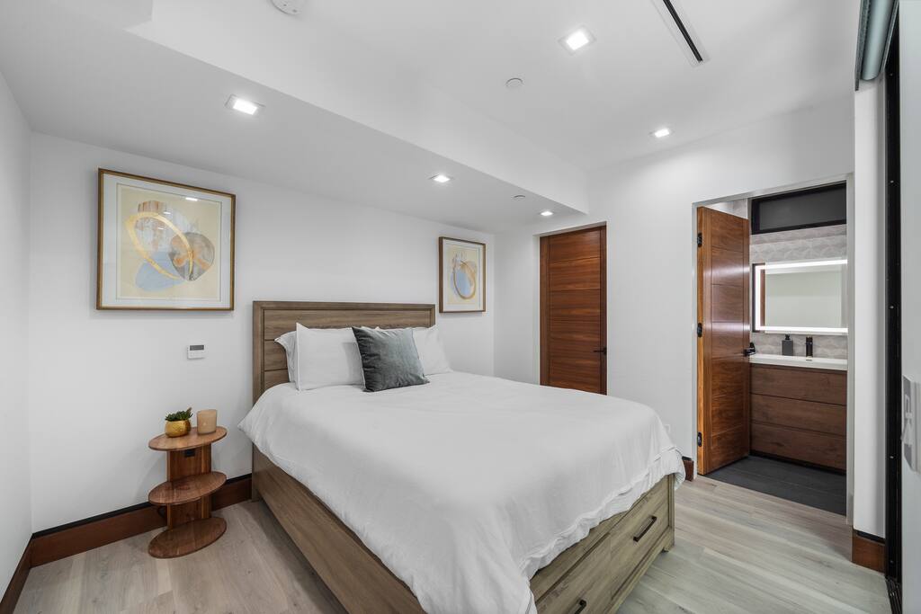 venicepoolhottubbbqhometheater/