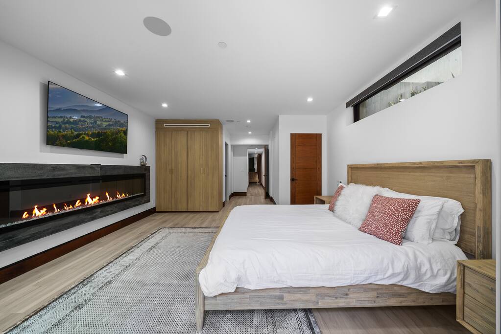 venicepoolhottubbbqhometheater/