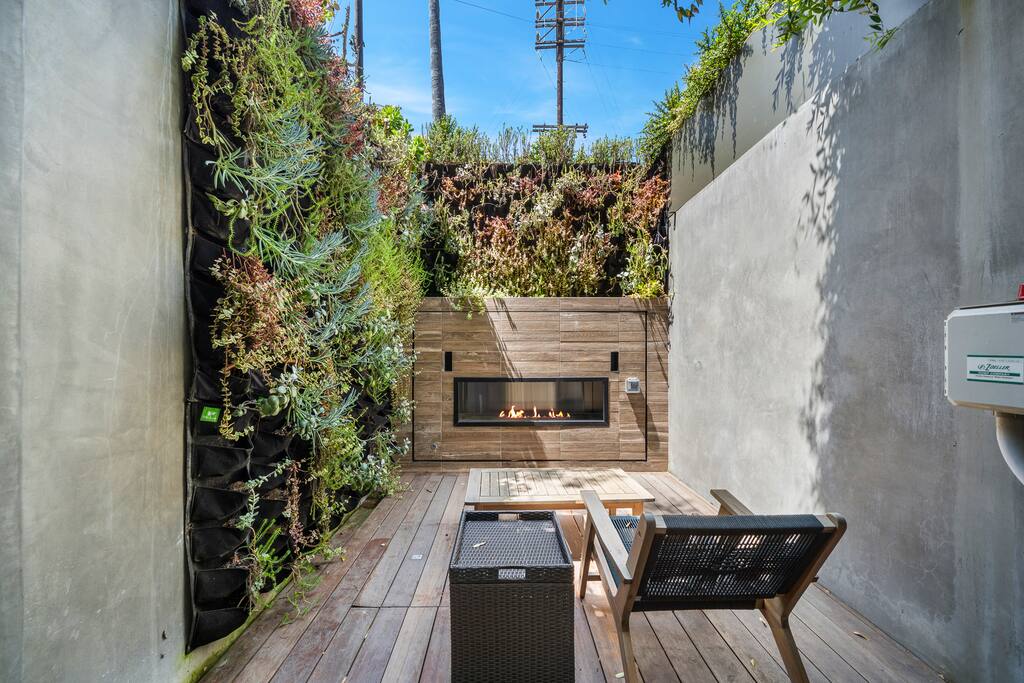 venicepoolhottubbbqhometheater/