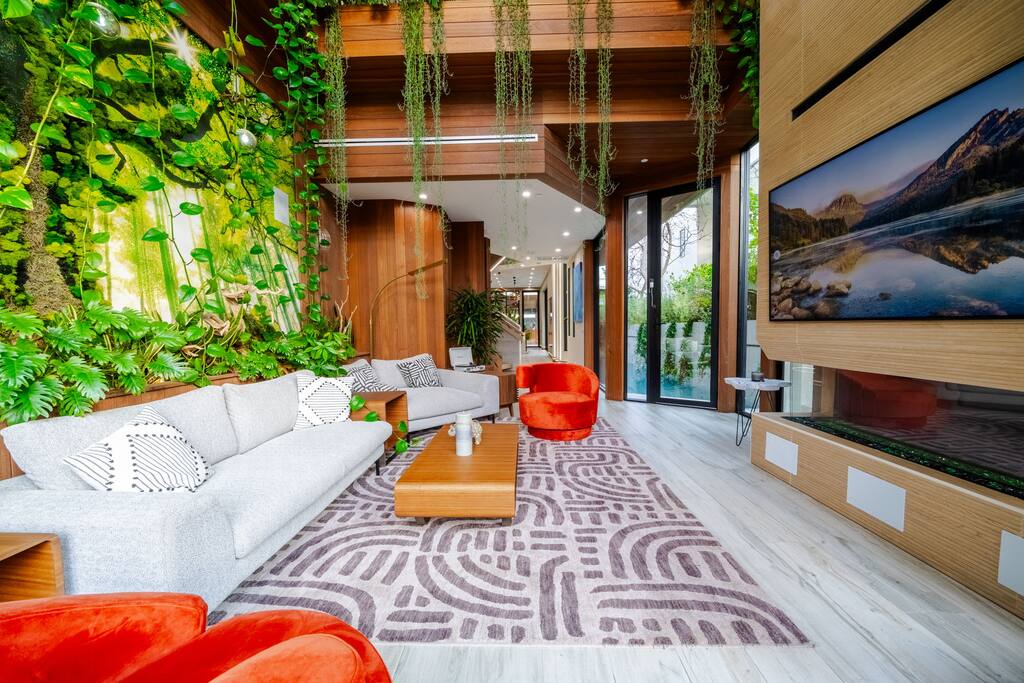 venicepoolhottubbbqhometheater/