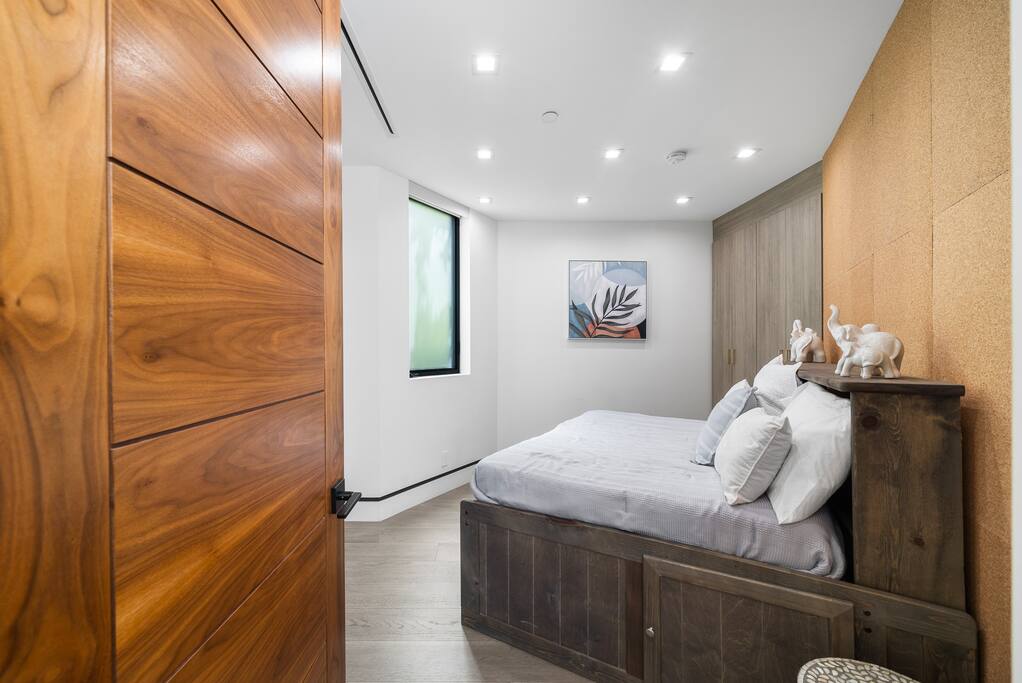 venicepoolhottubbbqhometheater/