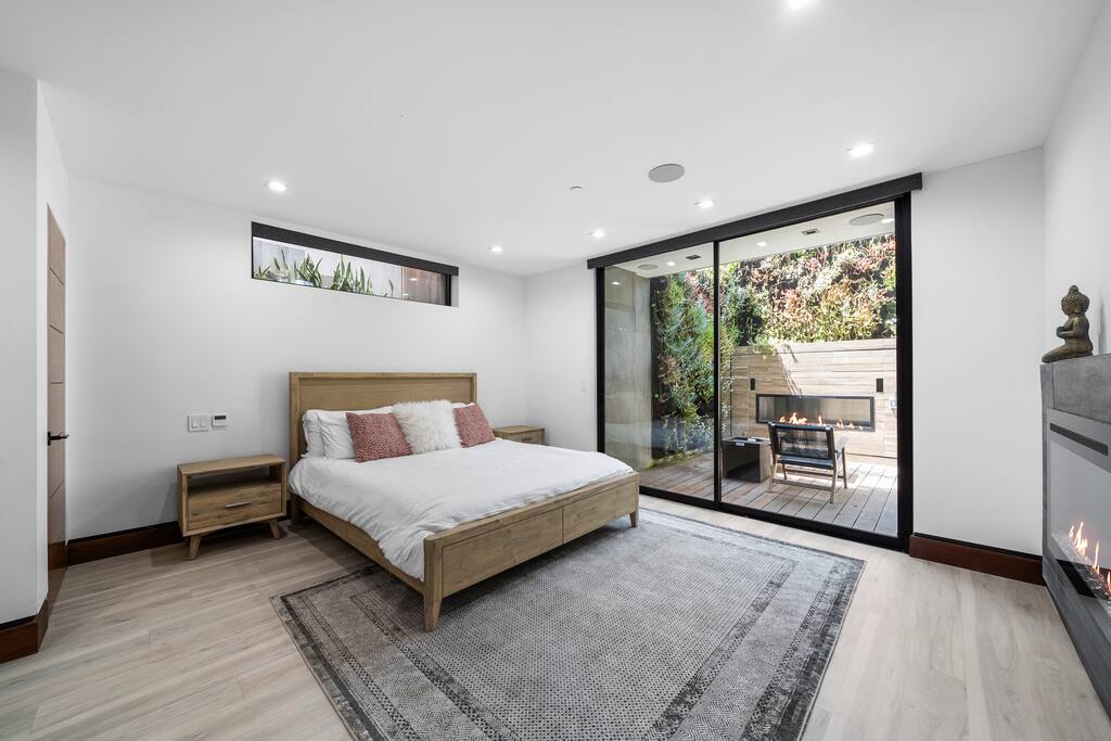 venicepoolhottubbbqhometheater/