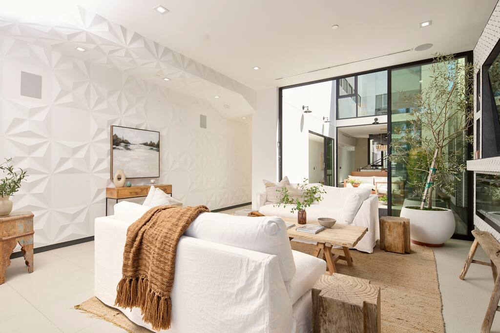 venice-oasis-w-pool-spa-rooftop-walk-to-beach/