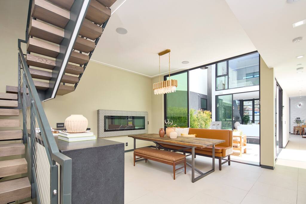 venice-oasis-w-pool-spa-rooftop-walk-to-beach/