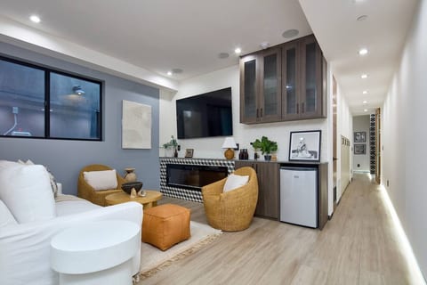 Venice Oasis w/ Pool, Spa, Rooftop, Walk to Beach