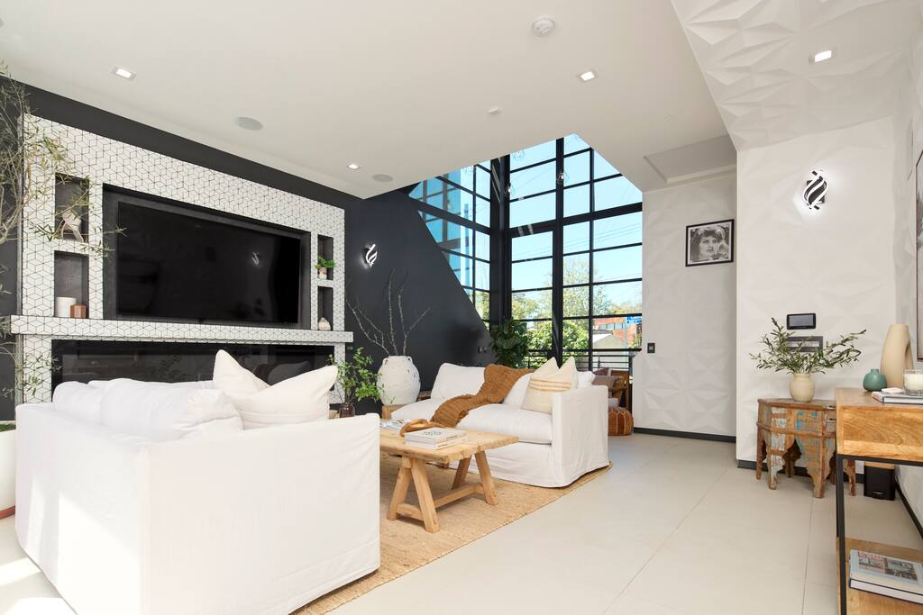 venice-oasis-w-pool-spa-rooftop-walk-to-beach/