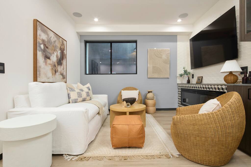 venice-oasis-w-pool-spa-rooftop-walk-to-beach/