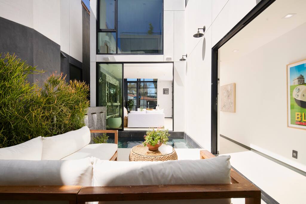 venice-oasis-w-pool-spa-rooftop-walk-to-beach/