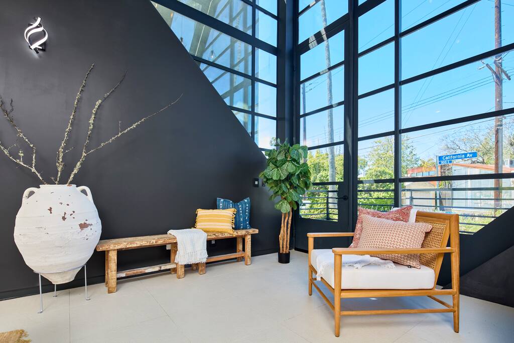 venice-oasis-w-pool-spa-rooftop-walk-to-beach/