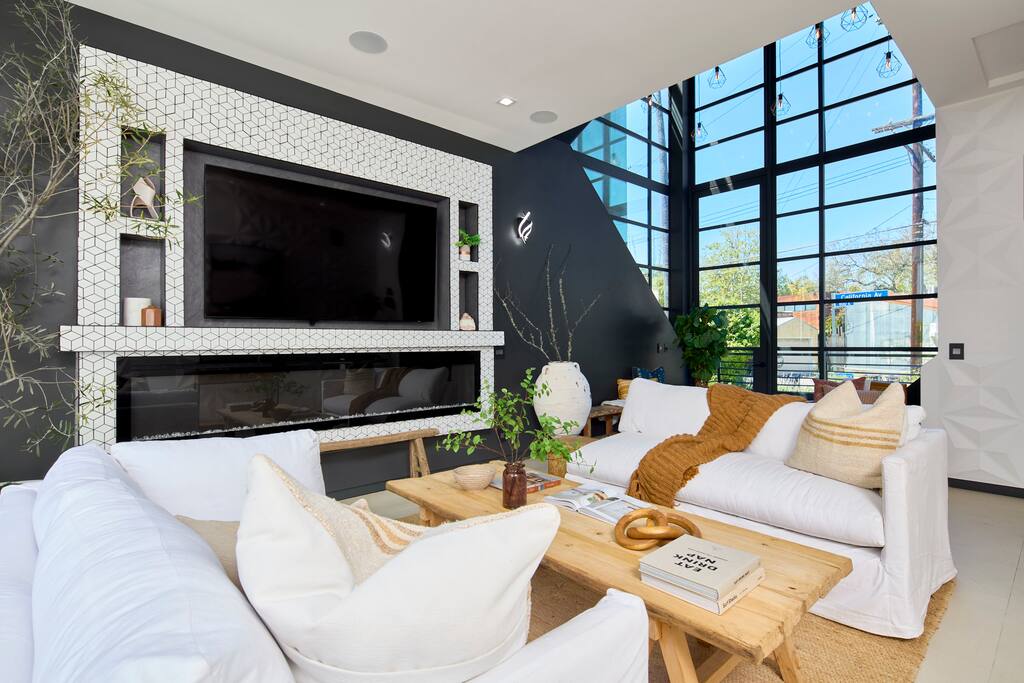 venice-oasis-w-pool-spa-rooftop-walk-to-beach/