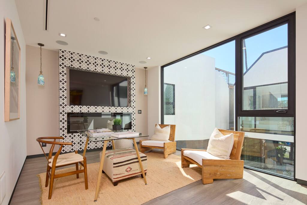 venice-oasis-w-pool-spa-rooftop-walk-to-beach/