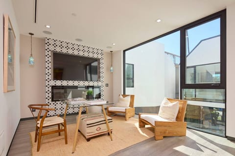 Venice Oasis w/ Pool, Spa, Rooftop, Walk to Beach