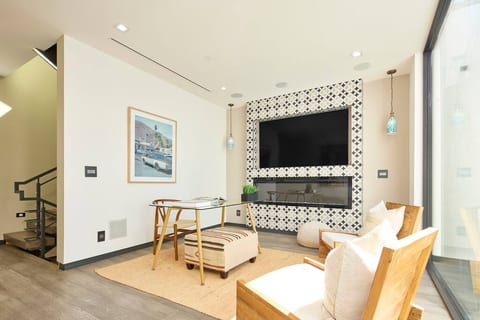 Venice Oasis w/ Pool, Spa, Rooftop, Walk to Beach