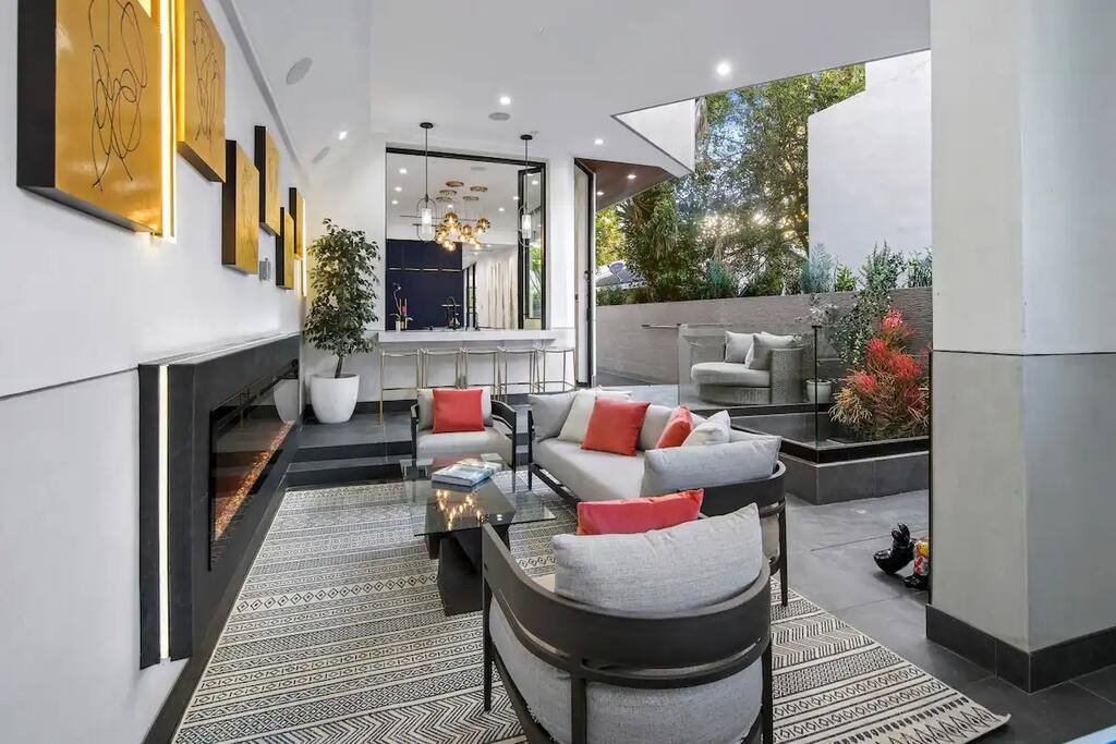 poolspahome-theaterrooftop/