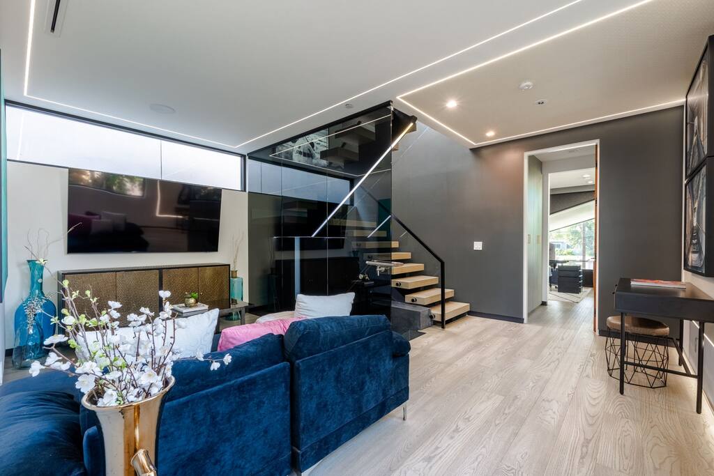 poolspahome-theaterrooftop/