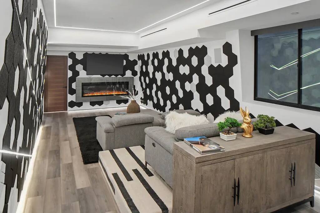 poolspahome-theaterrooftop/