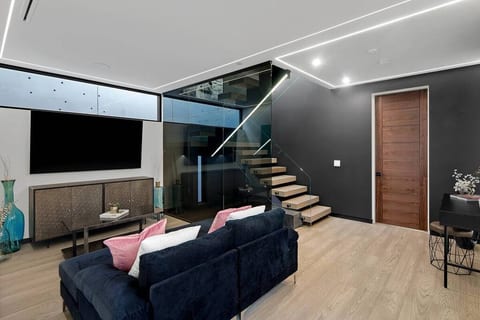 Pool/Spa/Home Theater/Rooftop