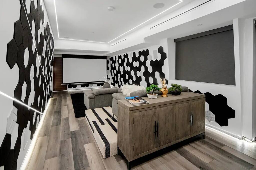 poolspahome-theaterrooftop/