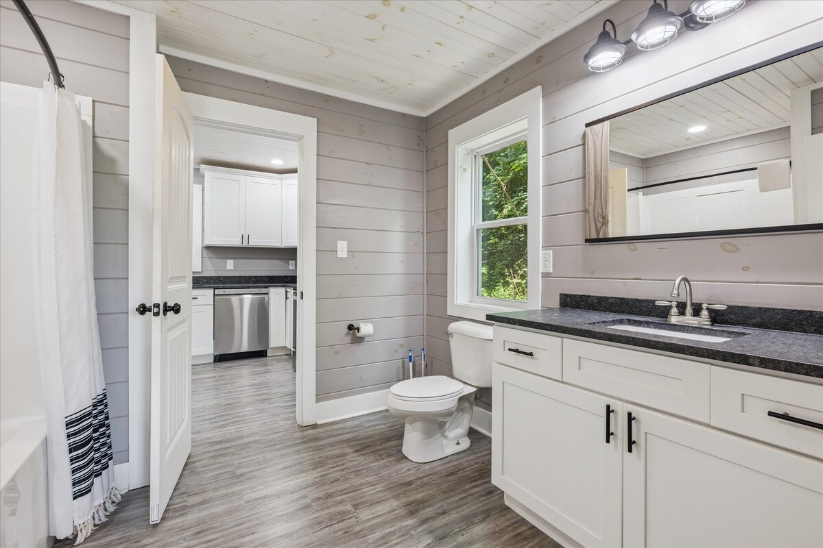 amazing-views-hot-tub-arcade-and-firepit/