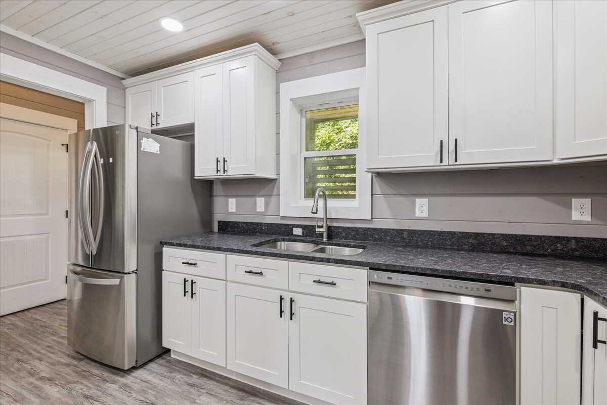 amazing-views-hot-tub-arcade-and-firepit/