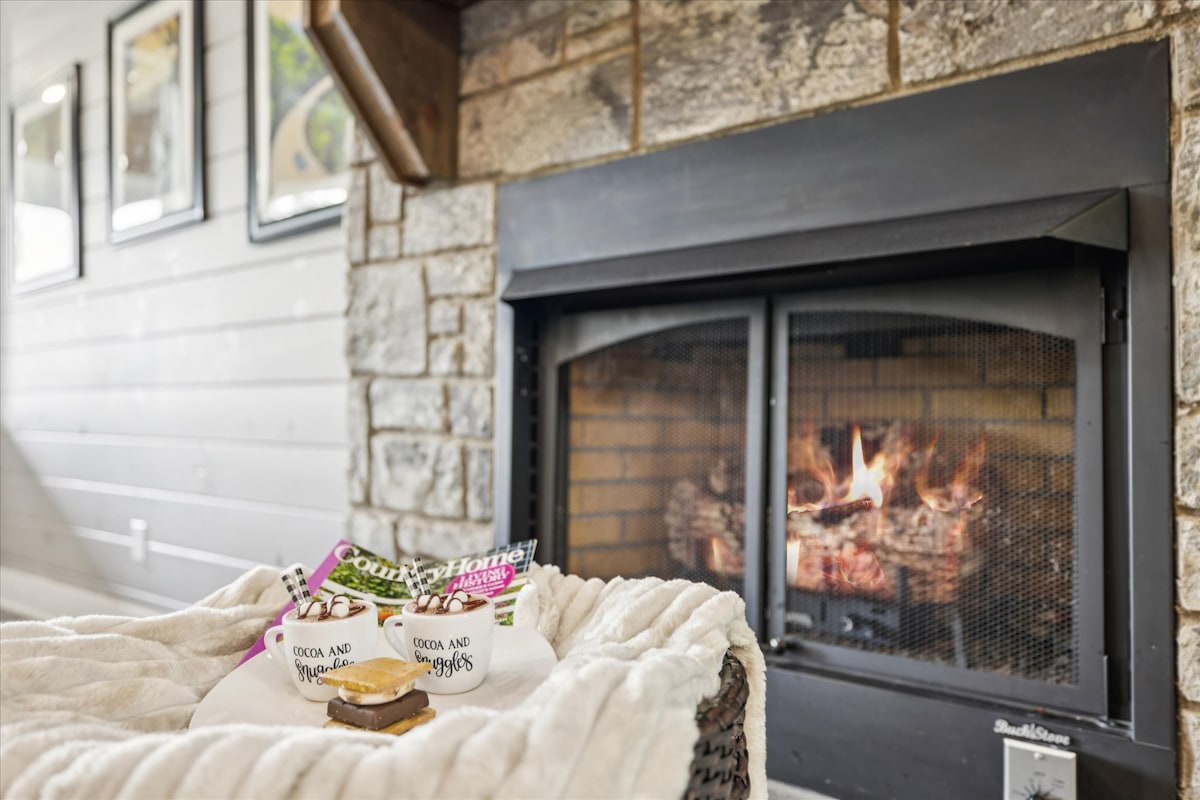 amazing-views-hot-tub-arcade-and-firepit/